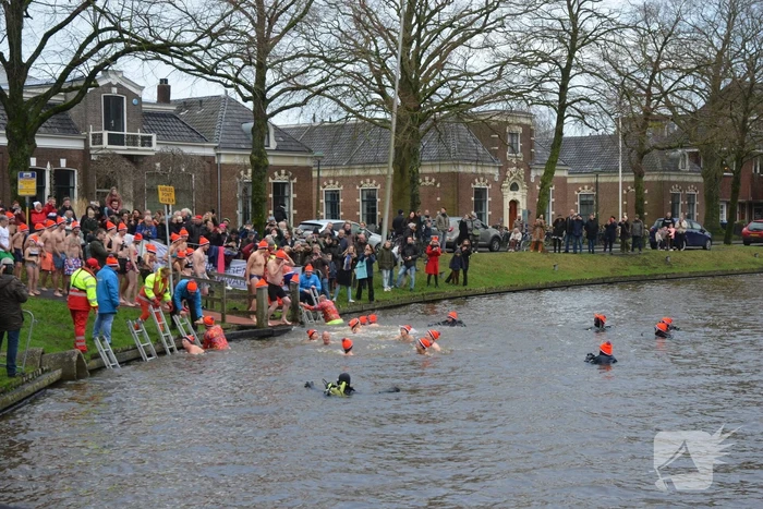 Grote belangstelling voor nieuwjaarsduik