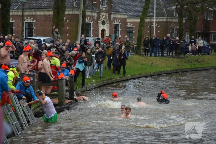 Grote belangstelling voor nieuwjaarsduik