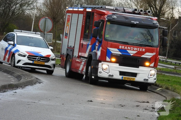 Auto belandt op de kop in sloot