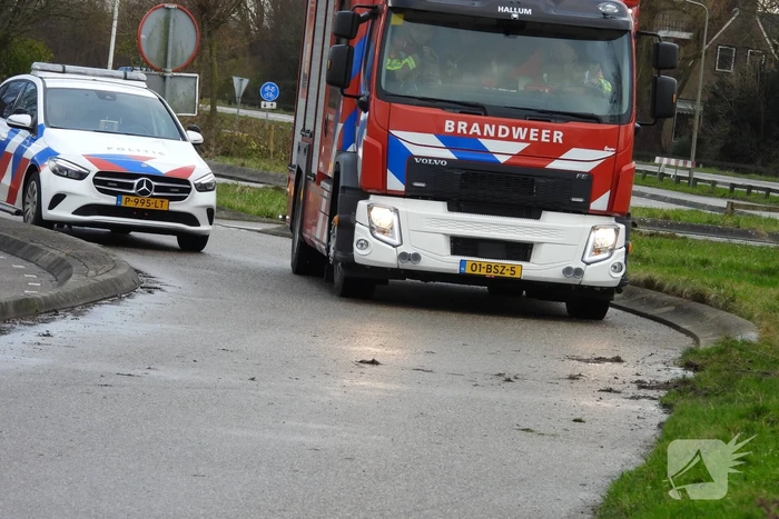 Auto belandt op de kop in sloot
