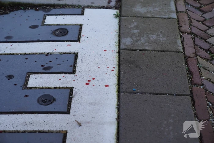 Jongen zwaargewond nadat vuurwerkbom naar hem wordt gegooid