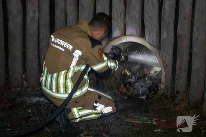 Kranten in brand gestoken