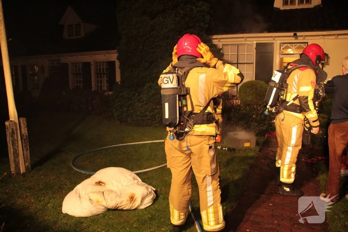 Kerstboombrand in woning snel onder controle