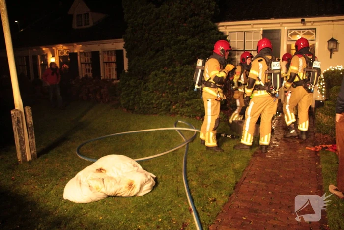 Kerstboombrand in woning snel onder controle