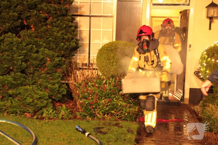 Kerstboombrand in woning snel onder controle