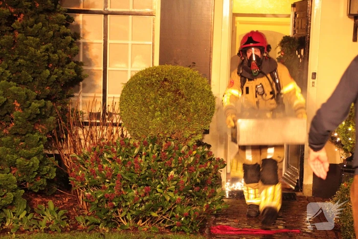 Kerstboombrand in woning snel onder controle