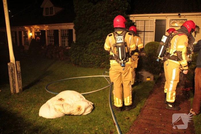 Kerstboombrand in woning snel onder controle