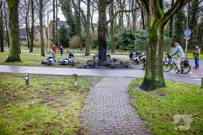 Meerdere Check-deelscooters gaan in vlammen op