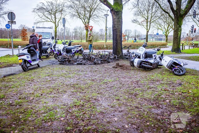 Meerdere Check-deelscooters gaan in vlammen op