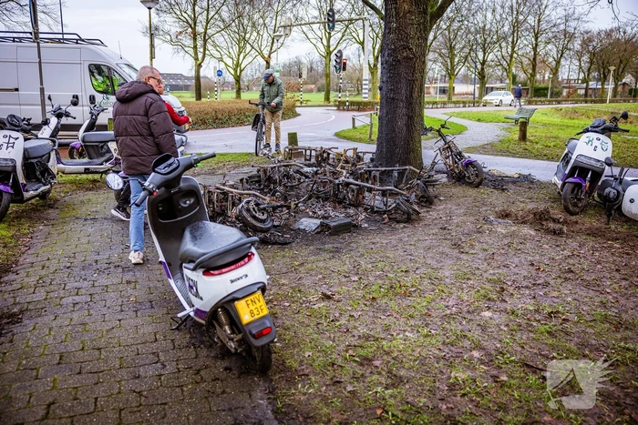 Meerdere Check-deelscooters gaan in vlammen op