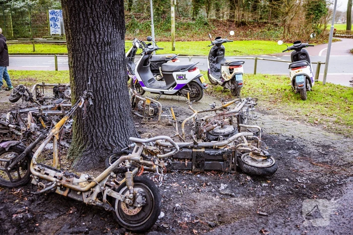 Meerdere Check-deelscooters gaan in vlammen op