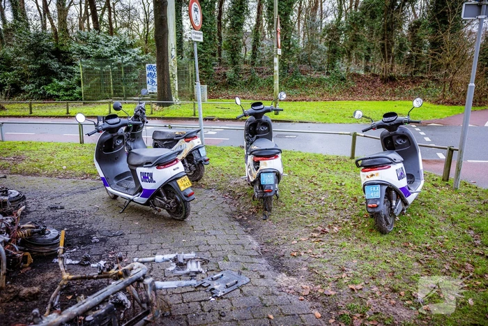 Meerdere Check-deelscooters gaan in vlammen op
