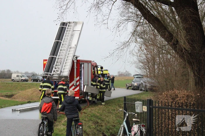 Hulpdiensten groots ingezet voor fietser te water