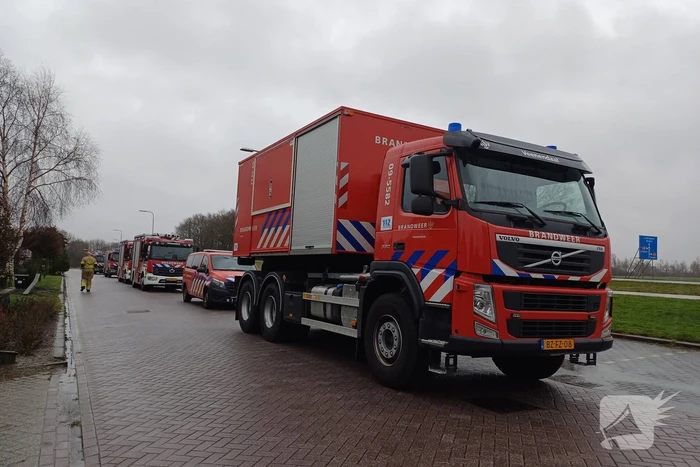 Meerdere brandweerpelotons ingezet bij zeer grote brand
