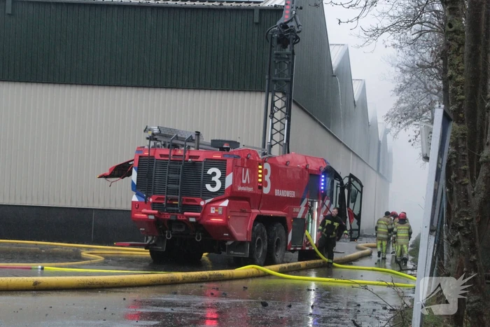 Meerdere brandweerpelotons ingezet bij zeer grote brand