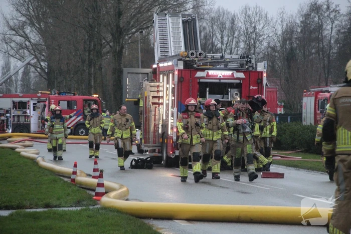 Meerdere brandweerpelotons ingezet bij zeer grote brand