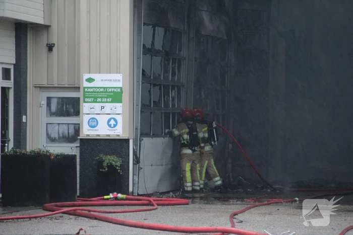 Meerdere brandweerpelotons ingezet bij zeer grote brand