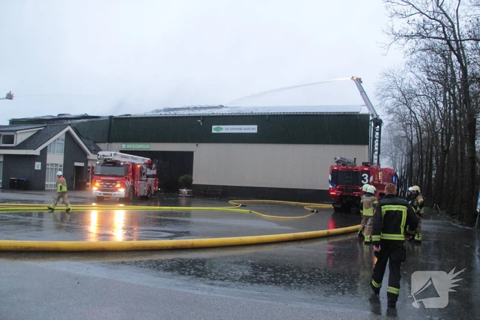 Meerdere brandweerpelotons ingezet bij zeer grote brand