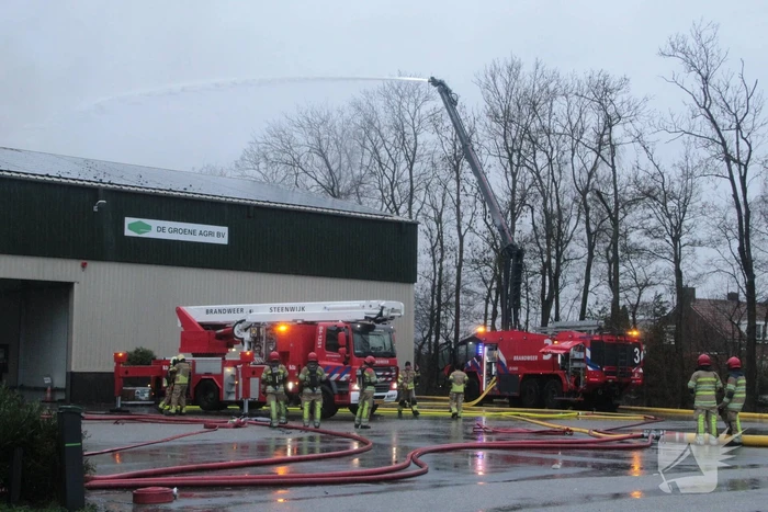 Meerdere brandweerpelotons ingezet bij zeer grote brand