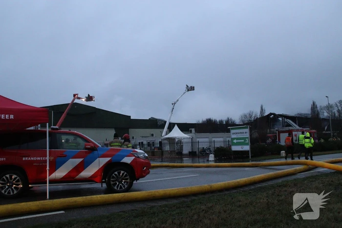 Meerdere brandweerpelotons ingezet bij zeer grote brand