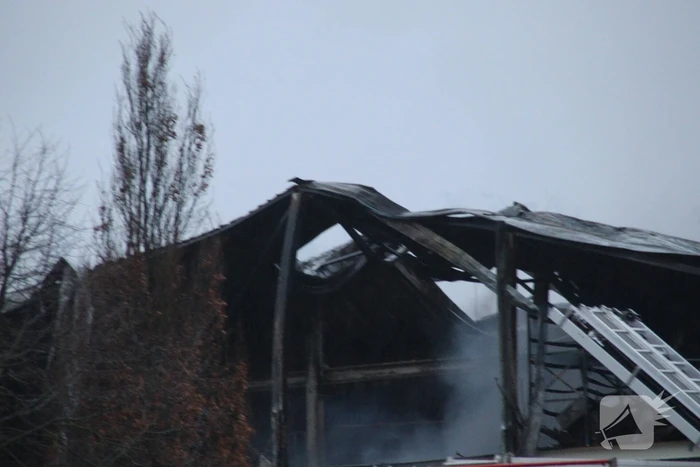 Meerdere brandweerpelotons ingezet bij zeer grote brand