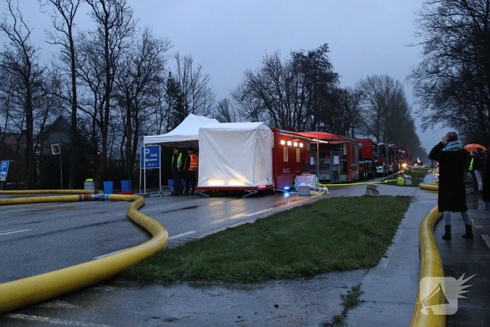 Meerdere brandweerpelotons ingezet bij zeer grote brand