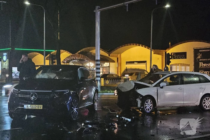 Flinke schade bij ongeval op kruising