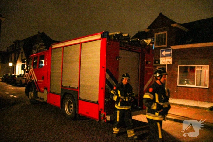 Hoogwerker ingezet voor stormschade aan dakkapel