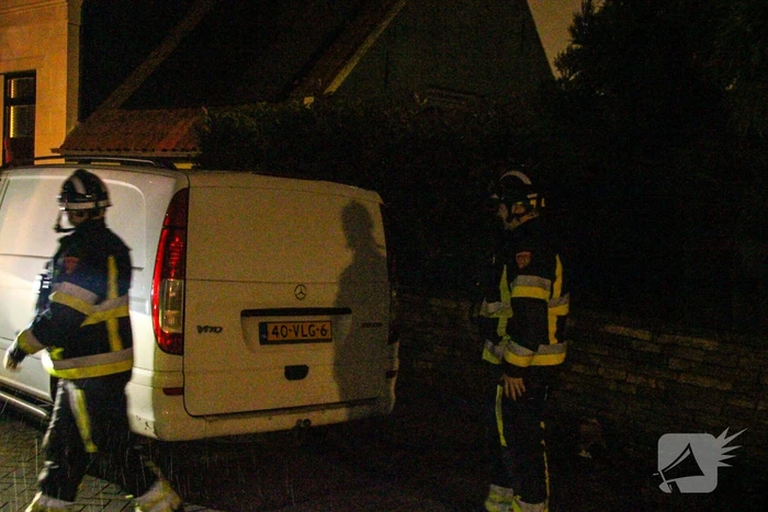 Hoogwerker ingezet voor stormschade aan dakkapel