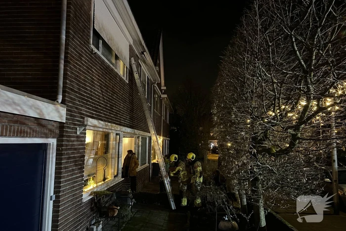 Rolluik waait uit rails door harde wind