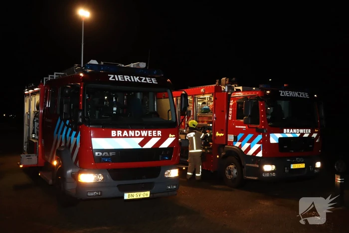 Brandweer heeft flinke klus aan omgewaaid fietsenhok