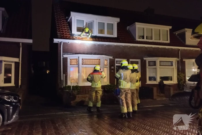 Brandweer ingezet voor losliggende dakpannen
