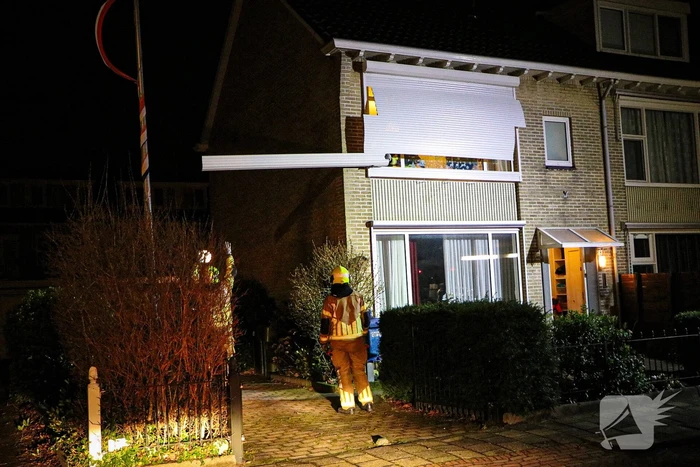 Rolluik van woning los door storm