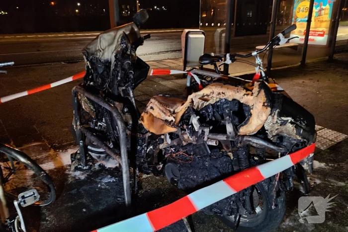 Scooter verwoest door brand