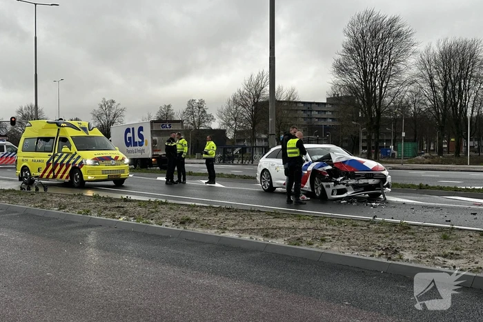 Politievoertuig betrokken bij ongeval tijdens achtervolging