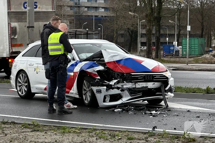 Politievoertuig betrokken bij ongeval tijdens achtervolging