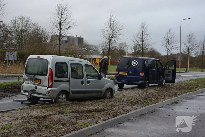 Politievoertuig betrokken bij ongeval tijdens achtervolging