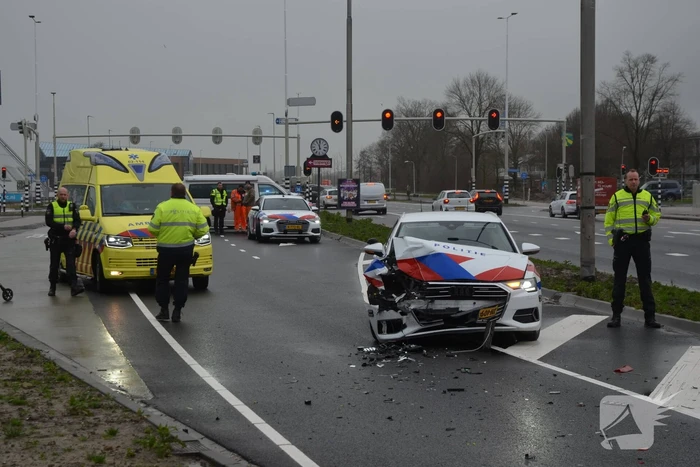 Politievoertuig betrokken bij ongeval tijdens achtervolging