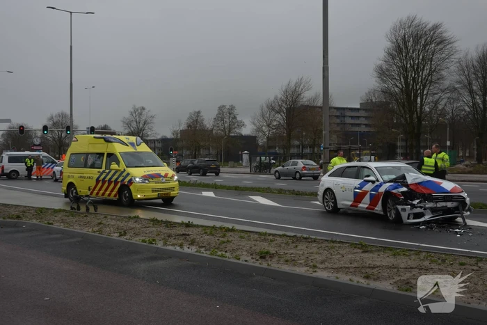 Politievoertuig betrokken bij ongeval tijdens achtervolging