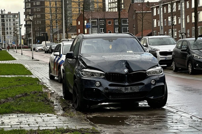 Politievoertuig betrokken bij ongeval tijdens achtervolging