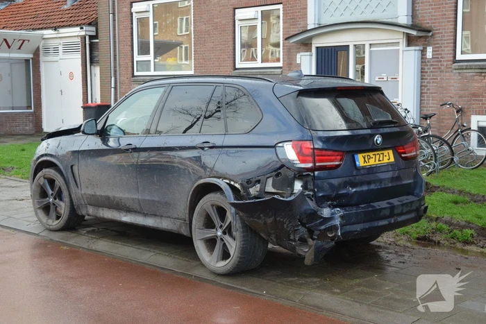 Politievoertuig betrokken bij ongeval tijdens achtervolging