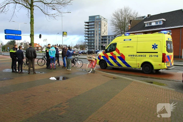 Persoon hard ten val met elektrische fiets