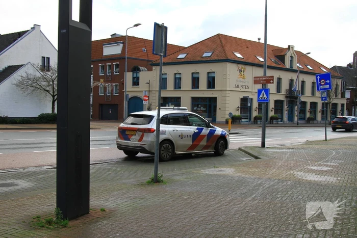 Persoon hard ten val met elektrische fiets