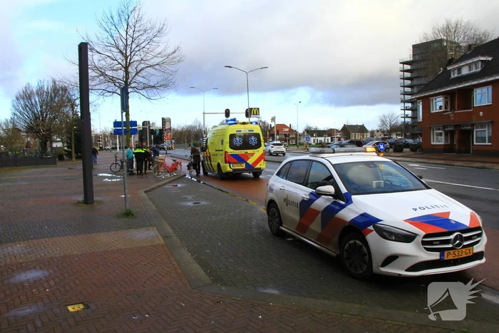 Persoon hard ten val met elektrische fiets