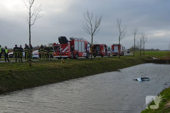 Brandweer ingezet voor te water geraakte auto