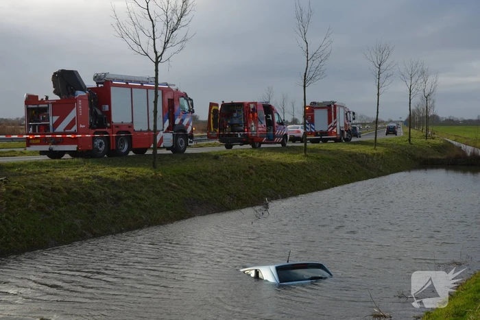 Brandweer ingezet voor te water geraakte auto