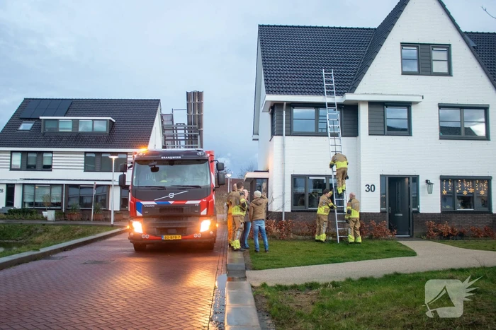 Losgekomen dakpannen goedgelegd door brandweer