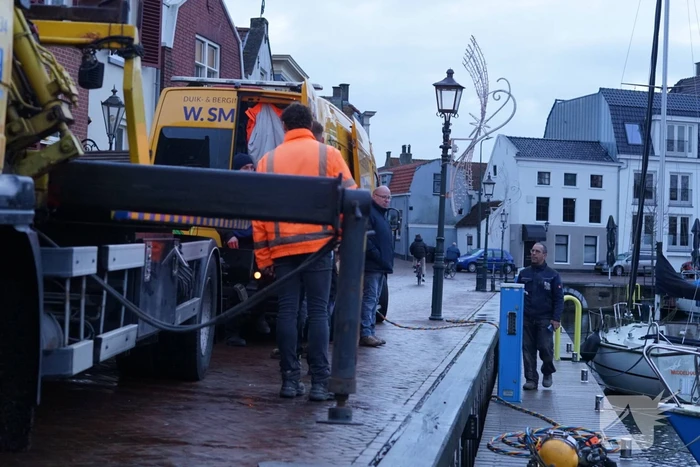 Auto door vergeten handrem te water geraakt