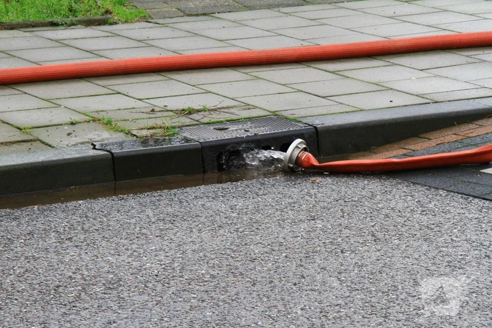 Brandweer pompt ondergelopen kelder leeg