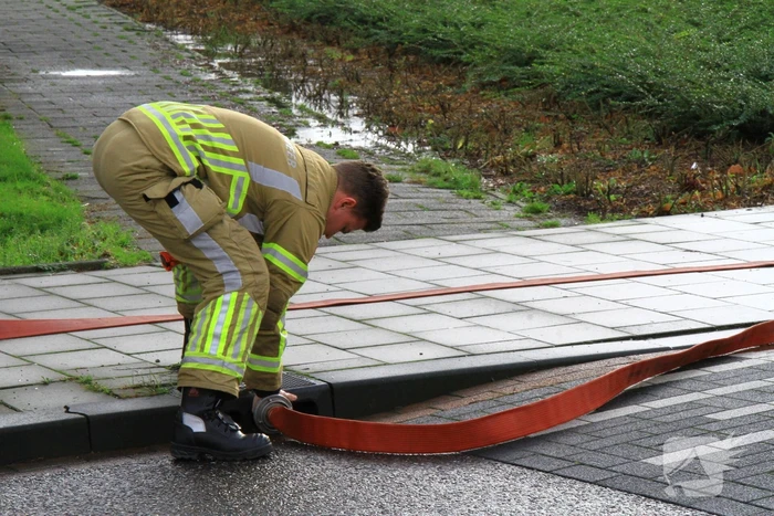 Brandweer pompt ondergelopen kelder leeg